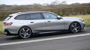  BMW 530e Touring long-term - dynamic side